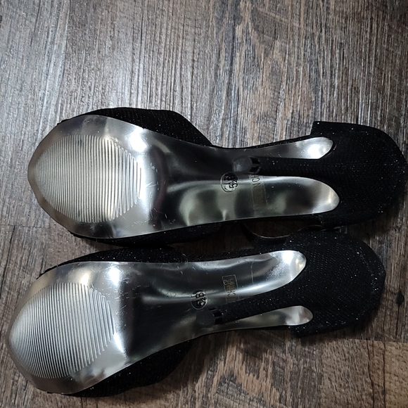 K&M high heels Black with sparkles textured toe Gently worn indoors a few times - Picture 6 of 6